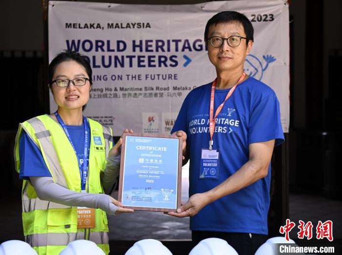 中建志愿者證書和“魯班工匠計劃”證書頒發儀式 中建馬來西亞供圖