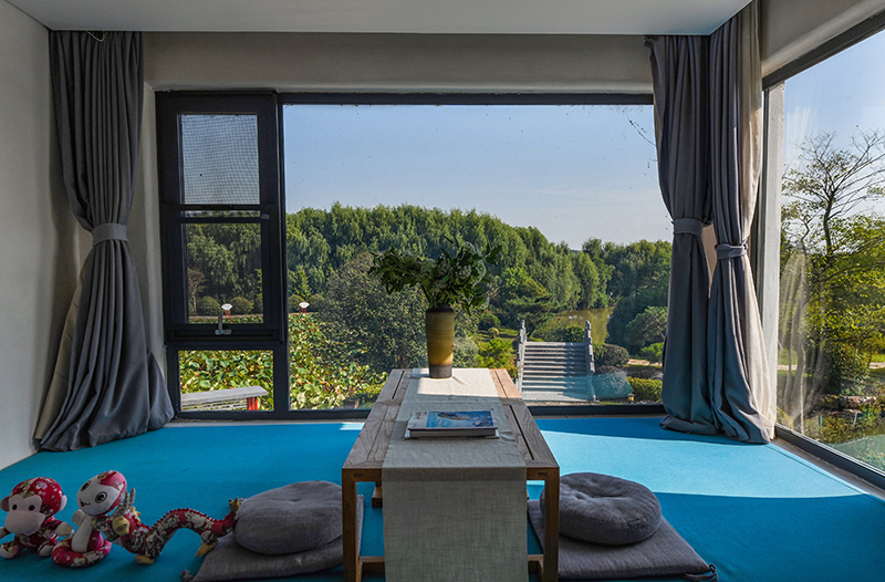 位于四頂山腳下的四頂山居，推窗見景，望山親水。吳芳攝