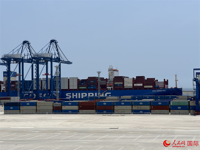 當地時間11月15日，秘魯錢凱港碼頭操作區現場。人民網記者 周雨攝