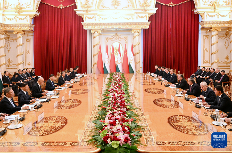 習近平同塔吉克斯坦總統拉赫蒙舉行會談