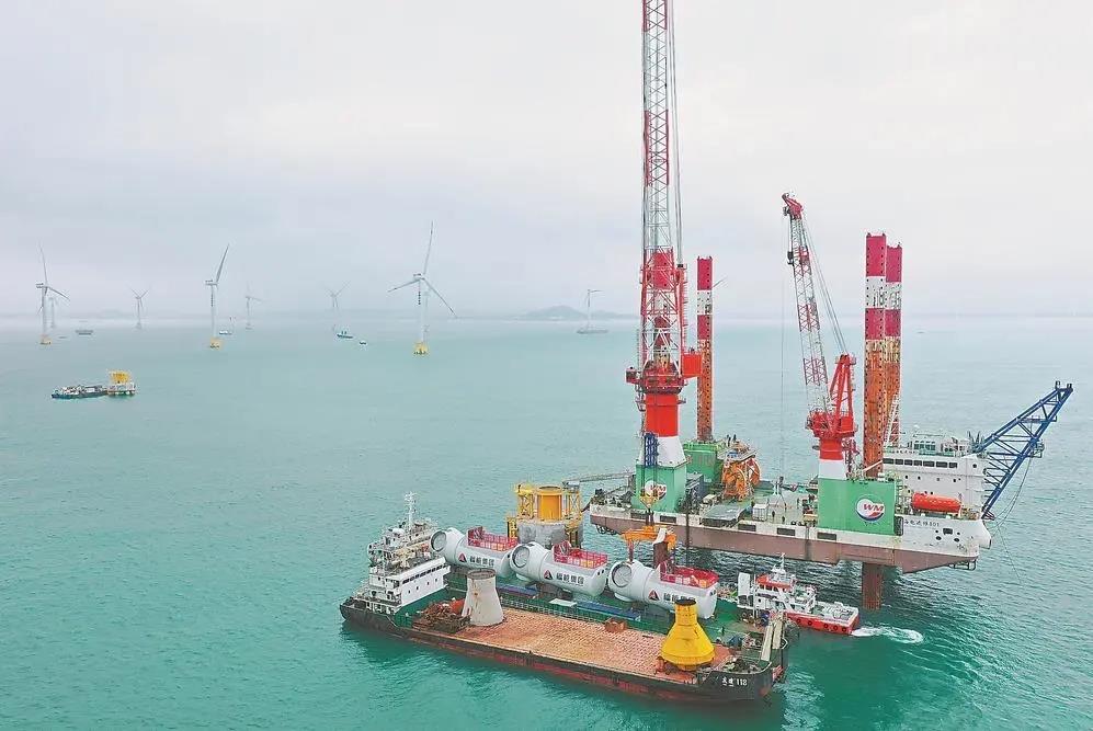 福能集團曾是“一煤獨大”的老國企，近年來積極轉型，布局新能源、新材料、醫療健康等領域。圖為福能集團三川海上風電項目。（資料圖片）