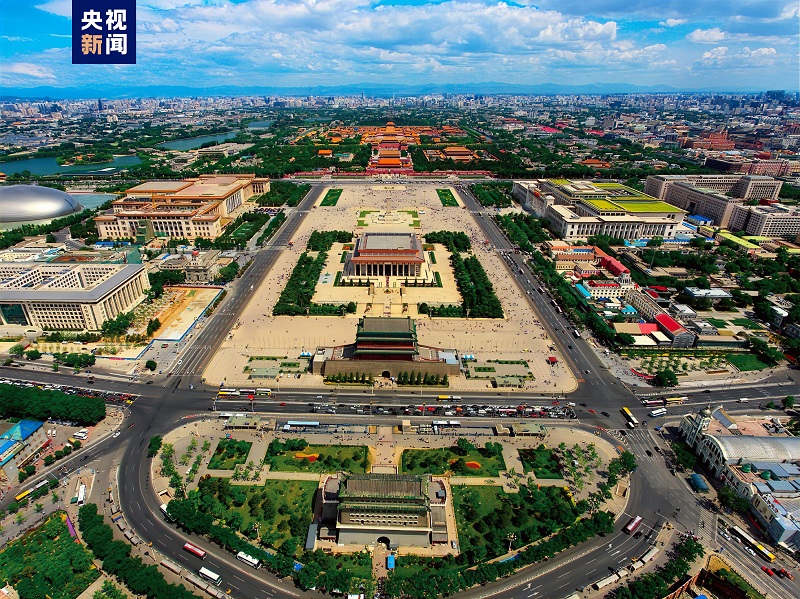 △全長7.8公里的北京中軸線上，分布有鐘鼓樓、景山、故宮等15處遺產(chǎn)構(gòu)成要素。