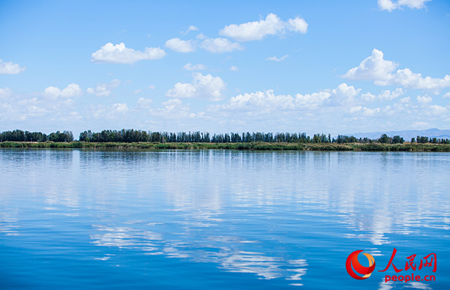 烏梁素海風景秀美。人民網 孟佳澍攝