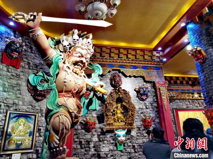 青海“金色谷地”熱貢：唐卡、泥塑璀璨奪目